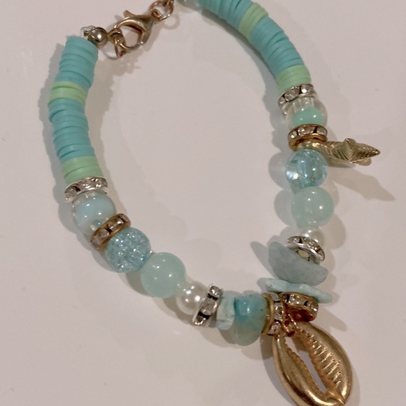 I made this bracelet myself and it’s based on the summer I turned pretty - Picture 2 of 2